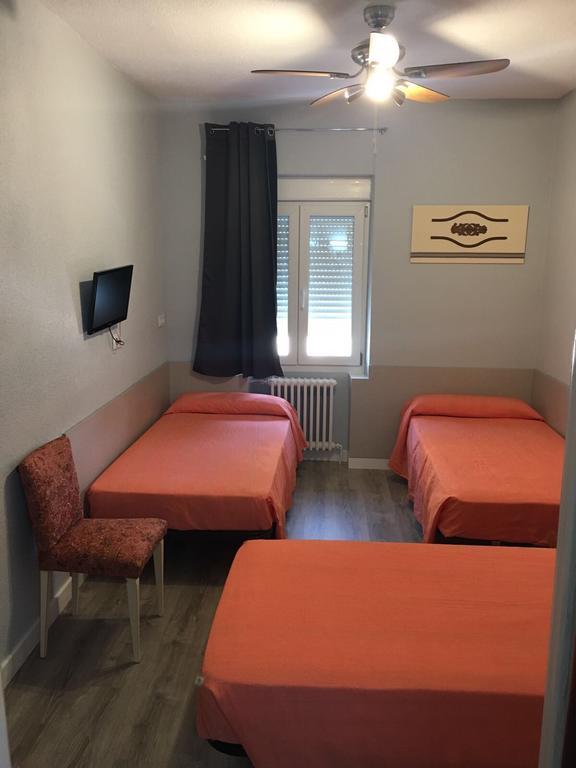 Hostal Rosales Aranda de Duero Luaran gambar
