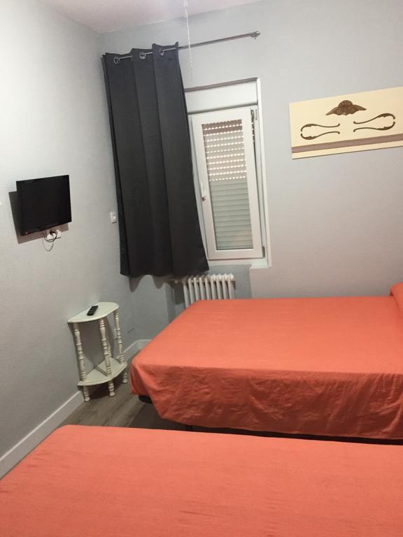 Hostal Rosales Aranda de Duero Luaran gambar